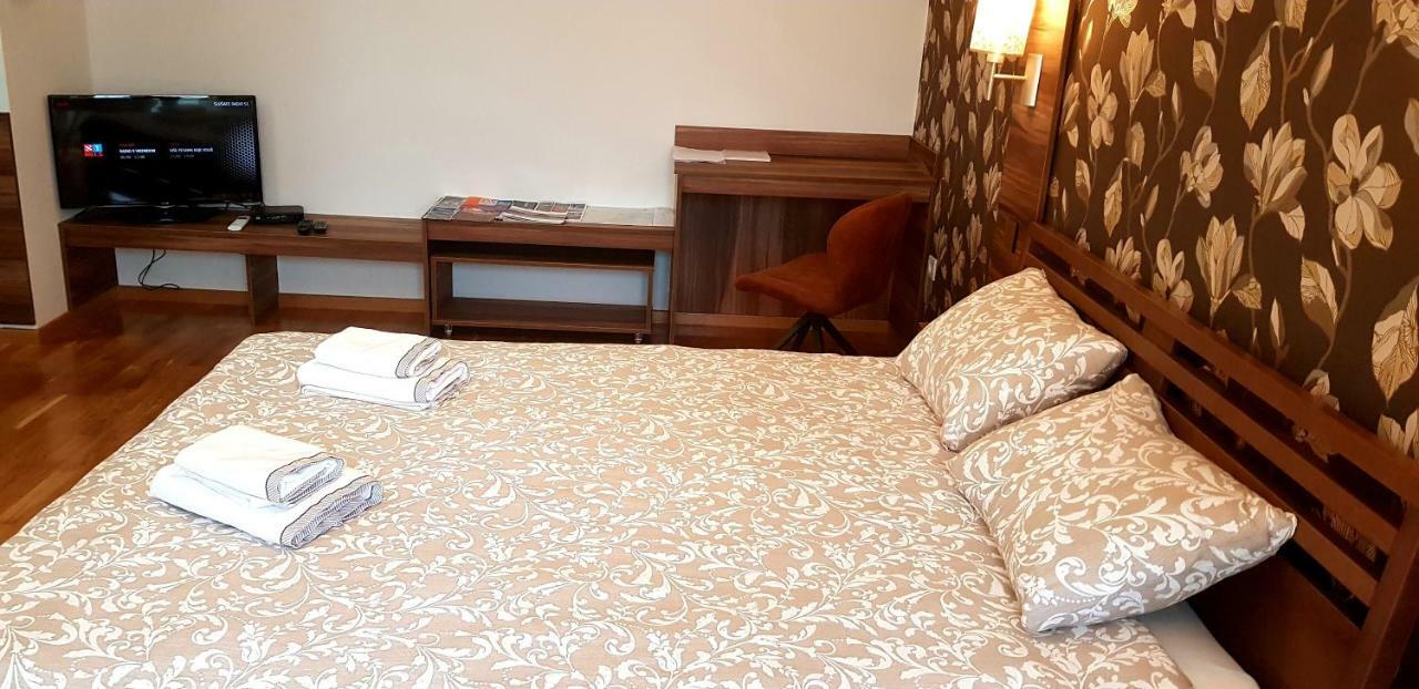 Uki-Modern Apartment With Parking Novi Sad Bagian luar foto